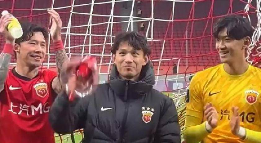 亚冠今晨再迎强敌；那不勒斯手感冰凉；主帅态度：赛场秩序良好；训练强度明显提升的简单介绍